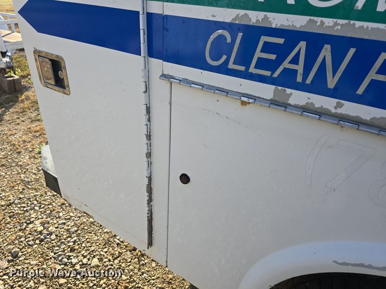 image for item DQ5283 2006 Chevrolet Express 3500 utility van