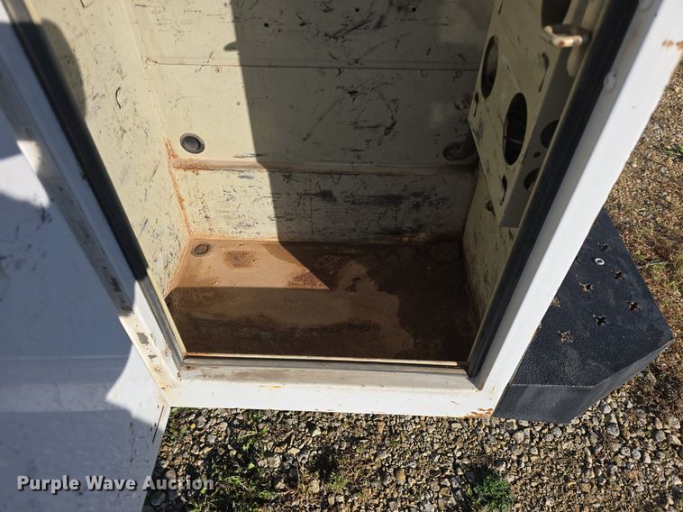 image for item DQ5283 2006 Chevrolet Express 3500 utility van