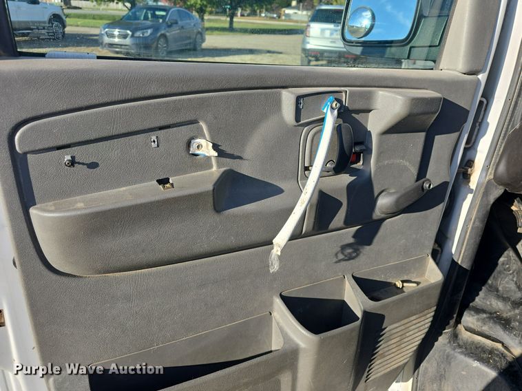 image for item DQ5283 2006 Chevrolet Express 3500 utility van