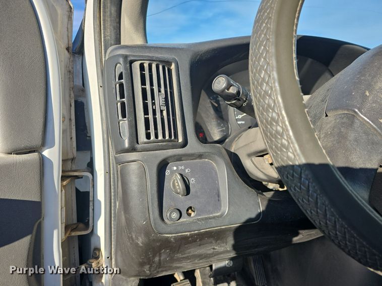 image for item DQ5283 2006 Chevrolet Express 3500 utility van