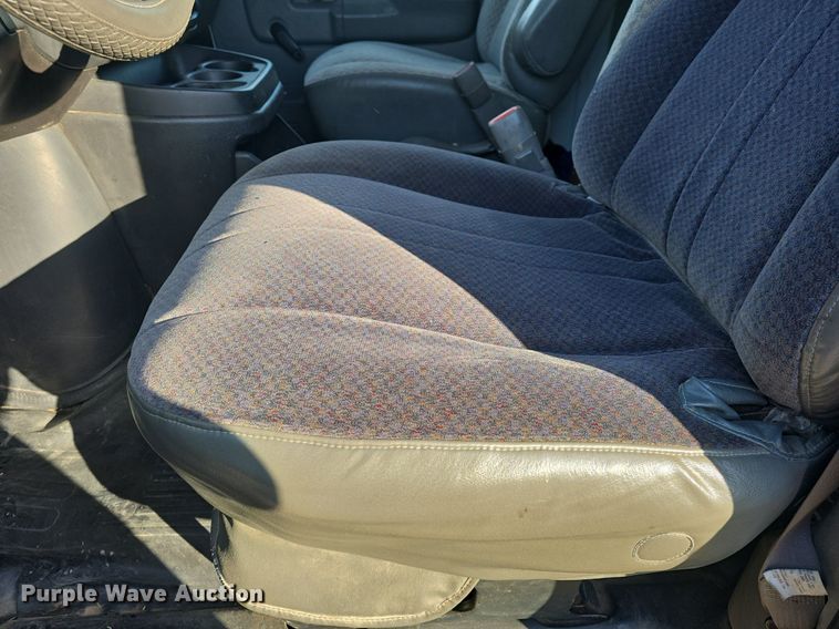 image for item DQ5283 2006 Chevrolet Express 3500 utility van