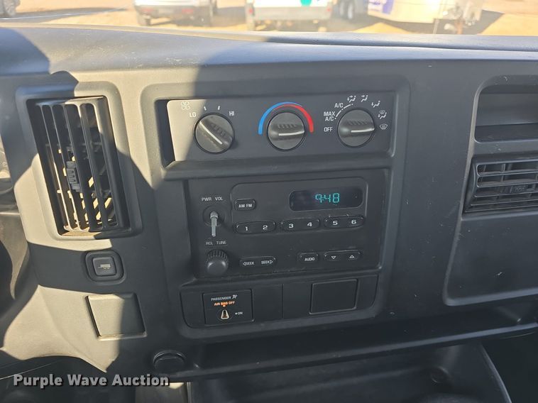 image for item DQ5283 2006 Chevrolet Express 3500 utility van