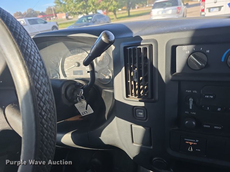 image for item DQ5283 2006 Chevrolet Express 3500 utility van