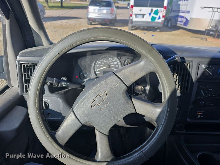 image for item DQ5283 2006 Chevrolet Express 3500 utility van