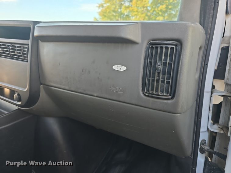 image for item DQ5283 2006 Chevrolet Express 3500 utility van