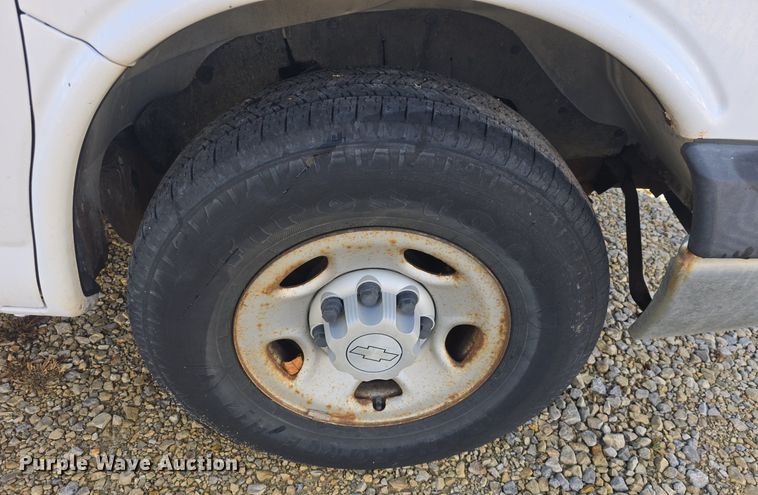 image for item DQ5283 2006 Chevrolet Express 3500 utility van