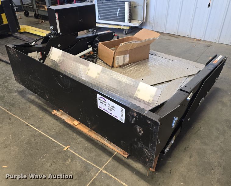 image for item DQ5284 Tommy Gate end gate lift