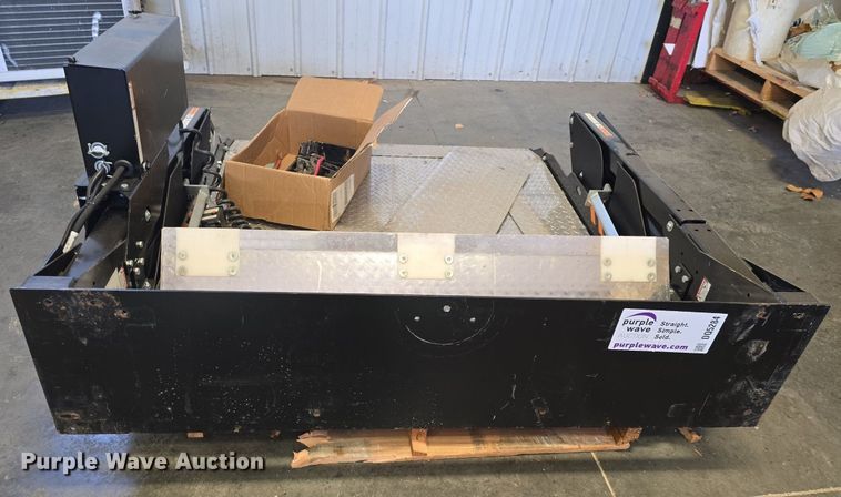 image for item DQ5284 Tommy Gate end gate lift