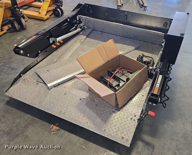 image for item DQ5284 Tommy Gate end gate lift