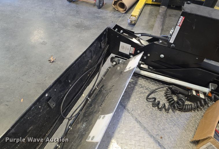 image for item DQ5284 Tommy Gate end gate lift