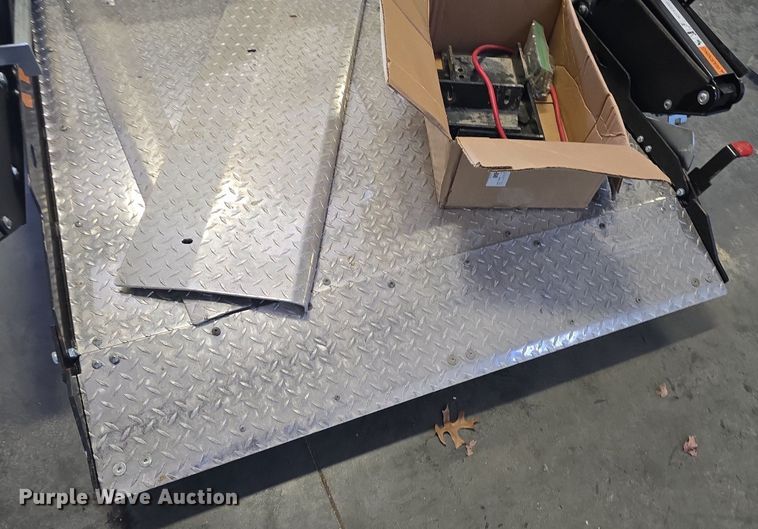 image for item DQ5284 Tommy Gate end gate lift