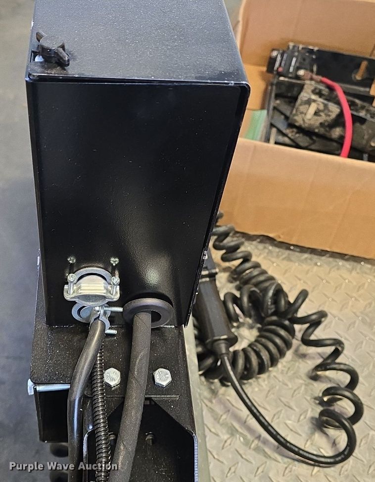 image for item DQ5284 Tommy Gate end gate lift