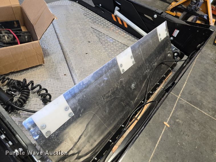 image for item DQ5284 Tommy Gate end gate lift