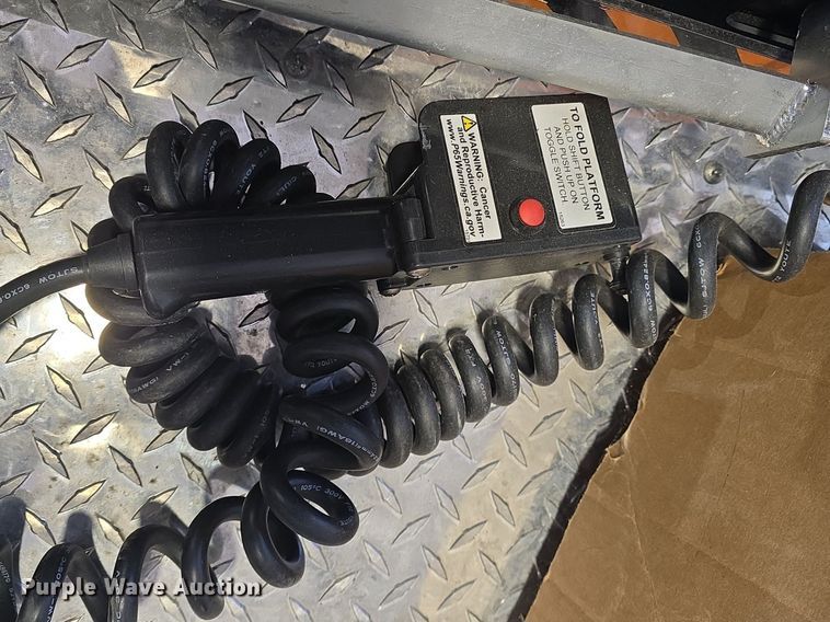 image for item DQ5284 Tommy Gate end gate lift