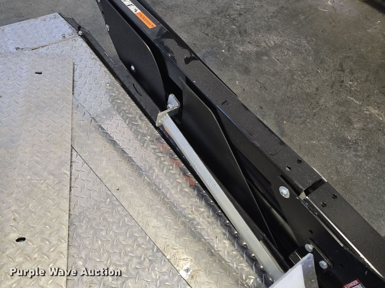 image for item DQ5284 Tommy Gate end gate lift
