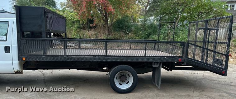 image for item DR2756 2009 Ford F450 Super Duty flatbed truck