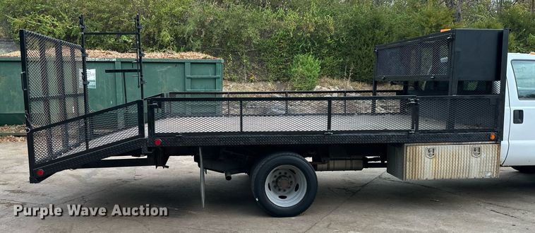 image for item DR2756 2009 Ford F450 Super Duty flatbed truck