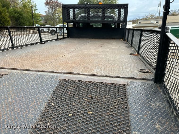 image for item DR2756 2009 Ford F450 Super Duty flatbed truck