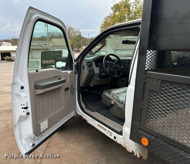 image for item DR2756 2009 Ford F450 Super Duty flatbed truck