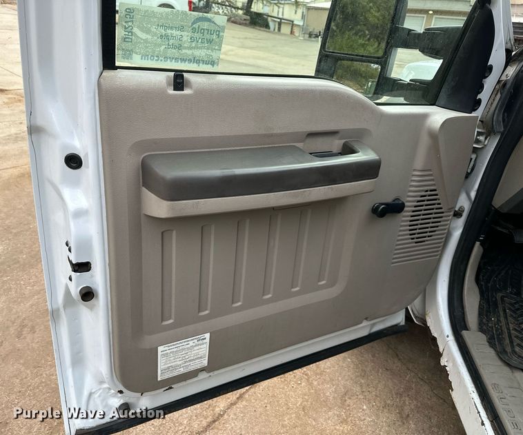 image for item DR2756 2009 Ford F450 Super Duty flatbed truck