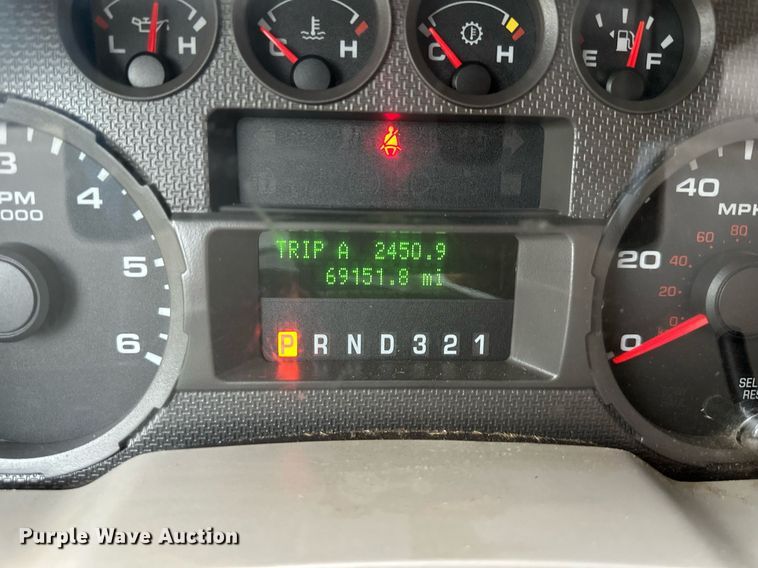 image for item DR2756 2009 Ford F450 Super Duty flatbed truck