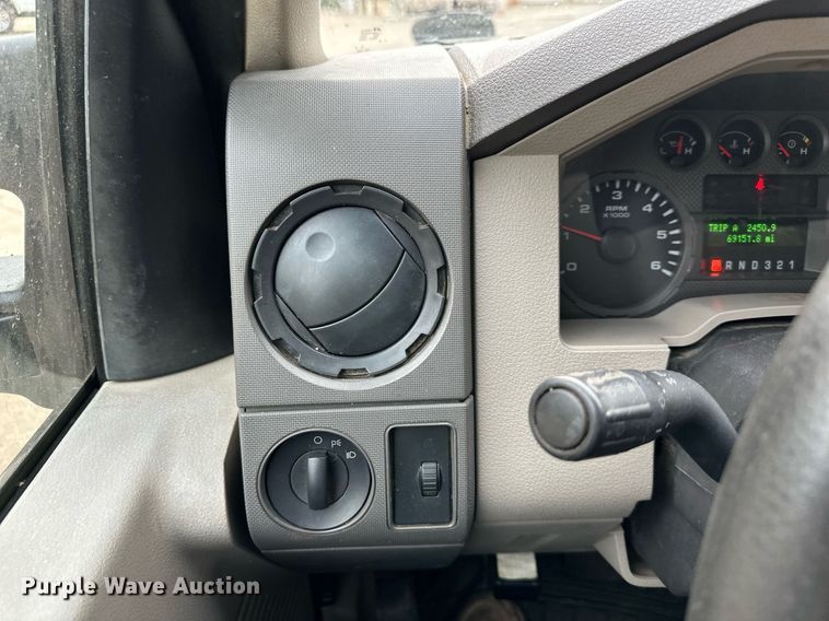 image for item DR2756 2009 Ford F450 Super Duty flatbed truck