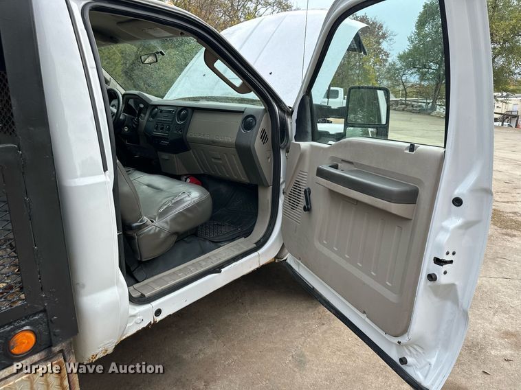 image for item DR2756 2009 Ford F450 Super Duty flatbed truck