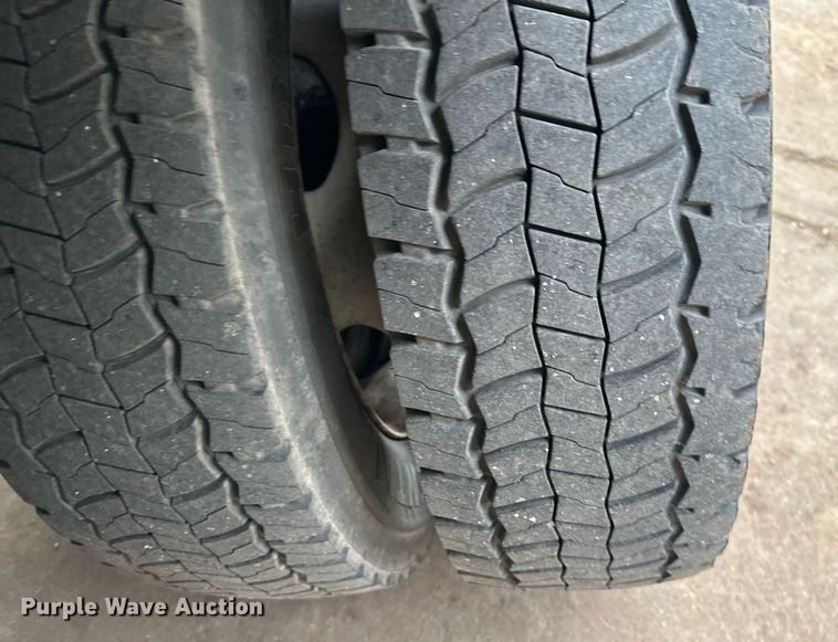 image for item DR2756 2009 Ford F450 Super Duty flatbed truck