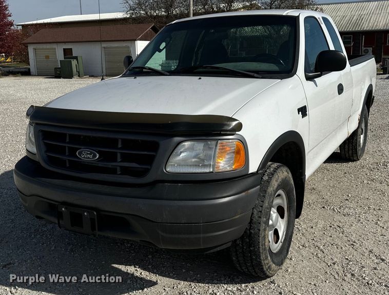 image for item DT2113 2002 Ford  F150XL SuperCab pickup truck