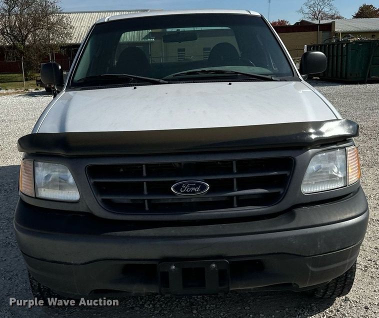 image for item DT2113 2002 Ford  F150XL SuperCab pickup truck