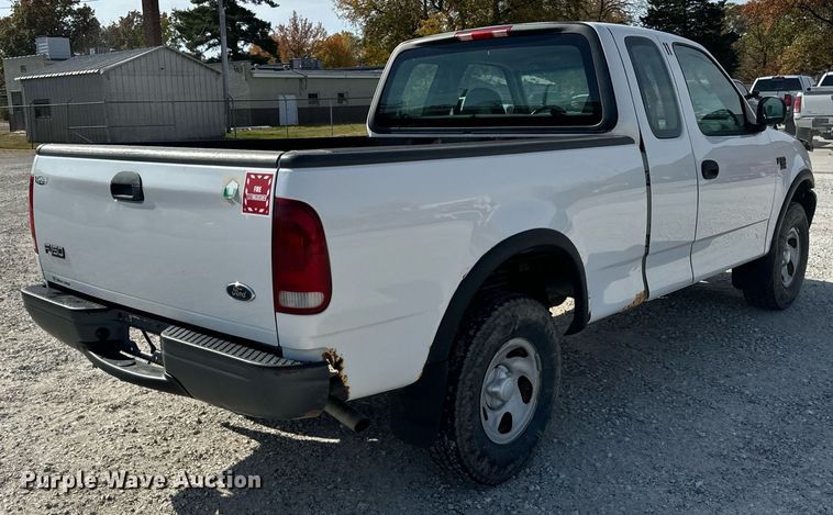 image for item DT2113 2002 Ford  F150XL SuperCab pickup truck