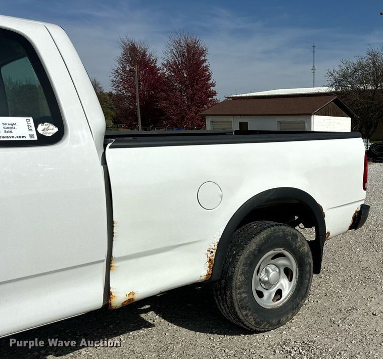 image for item DT2113 2002 Ford  F150XL SuperCab pickup truck