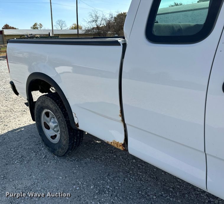 image for item DT2113 2002 Ford  F150XL SuperCab pickup truck