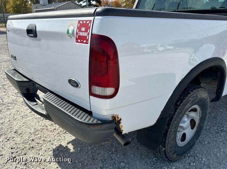 image for item DT2113 2002 Ford  F150XL SuperCab pickup truck