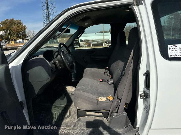 image for item DT2113 2002 Ford  F150XL SuperCab pickup truck