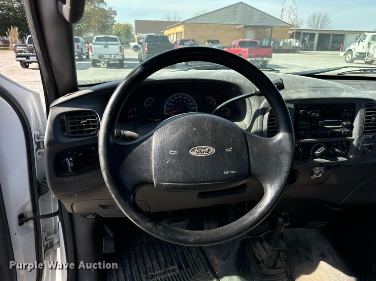 image for item DT2113 2002 Ford  F150XL SuperCab pickup truck