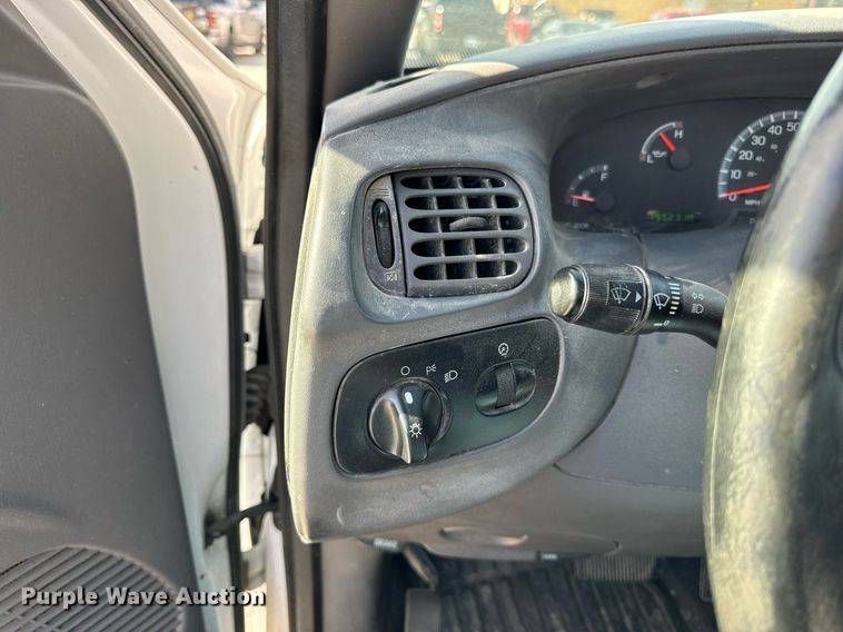 image for item DT2113 2002 Ford  F150XL SuperCab pickup truck