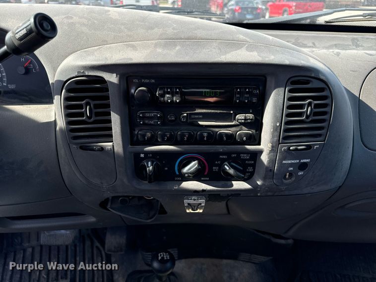 image for item DT2113 2002 Ford  F150XL SuperCab pickup truck