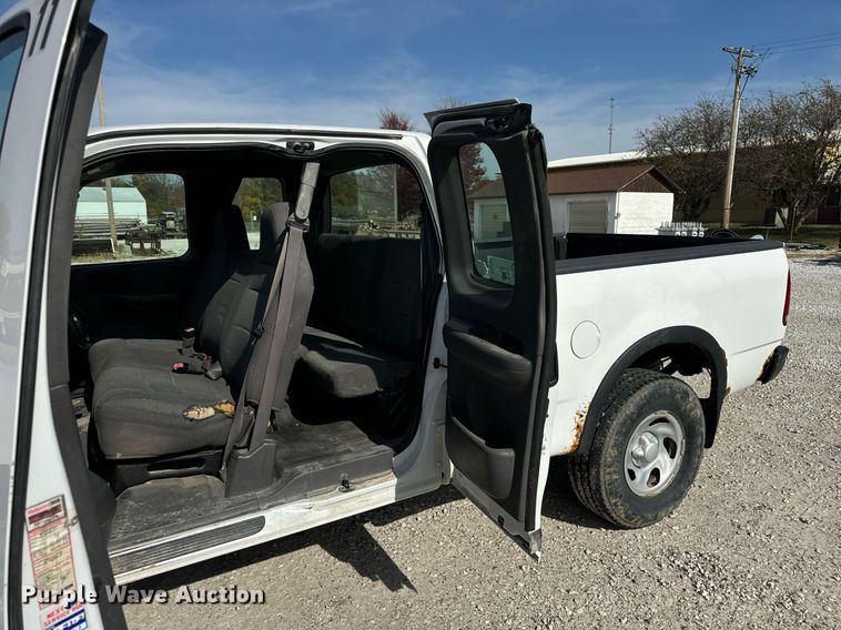 image for item DT2113 2002 Ford  F150XL SuperCab pickup truck