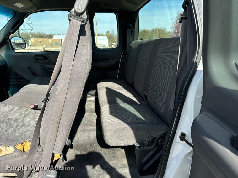 image for item DT2113 2002 Ford  F150XL SuperCab pickup truck