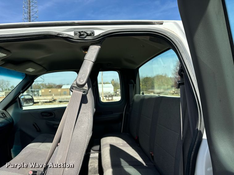 image for item DT2113 2002 Ford  F150XL SuperCab pickup truck