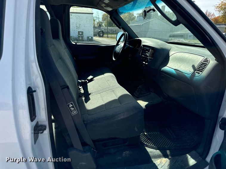 image for item DT2113 2002 Ford  F150XL SuperCab pickup truck