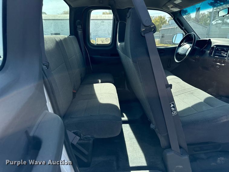 image for item DT2113 2002 Ford  F150XL SuperCab pickup truck