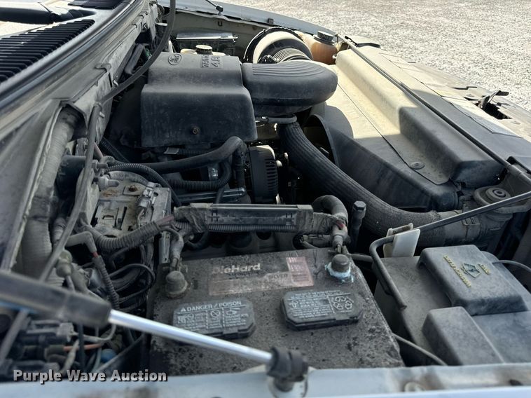 image for item DT2113 2002 Ford  F150XL SuperCab pickup truck