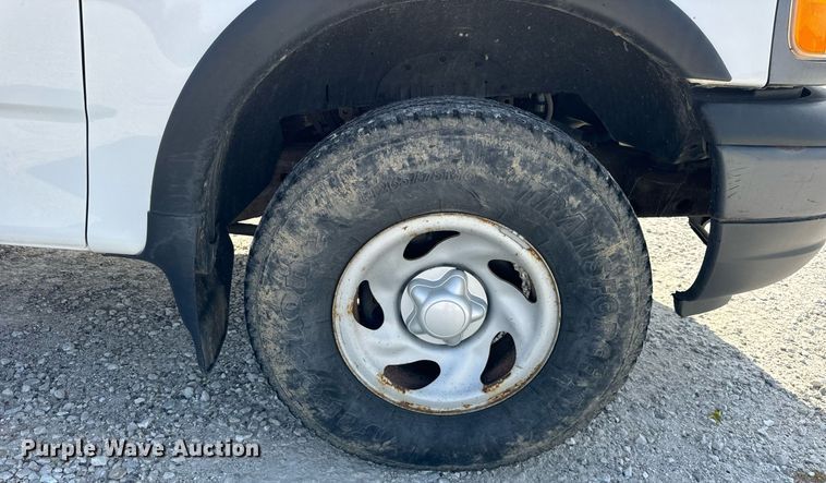 image for item DT2113 2002 Ford  F150XL SuperCab pickup truck