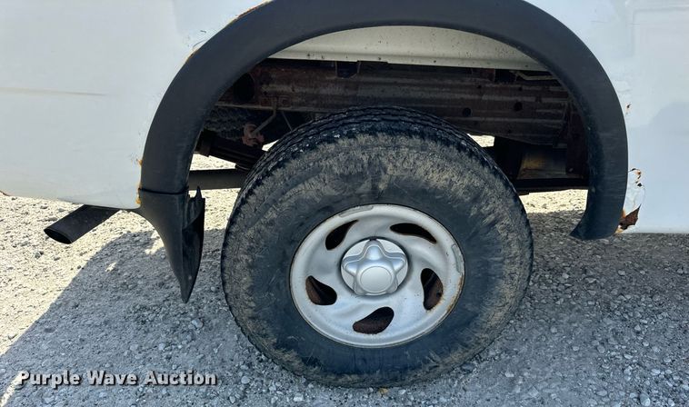 image for item DT2113 2002 Ford  F150XL SuperCab pickup truck