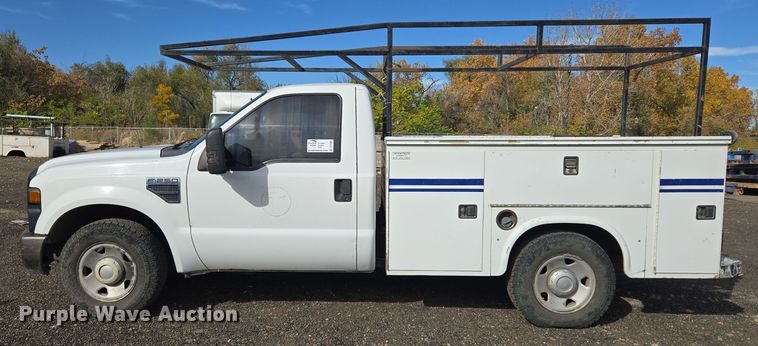 image for item DT7001 2008 Ford F250 Super Duty XL utility bed pickup truck