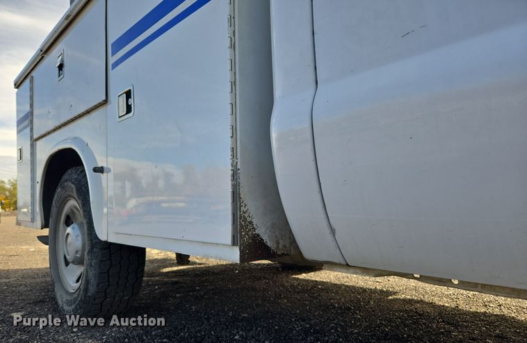 image for item DT7001 2008 Ford F250 Super Duty XL utility bed pickup truck