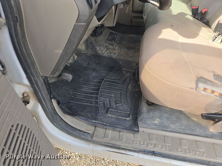 image for item DT7001 2008 Ford F250 Super Duty XL utility bed pickup truck