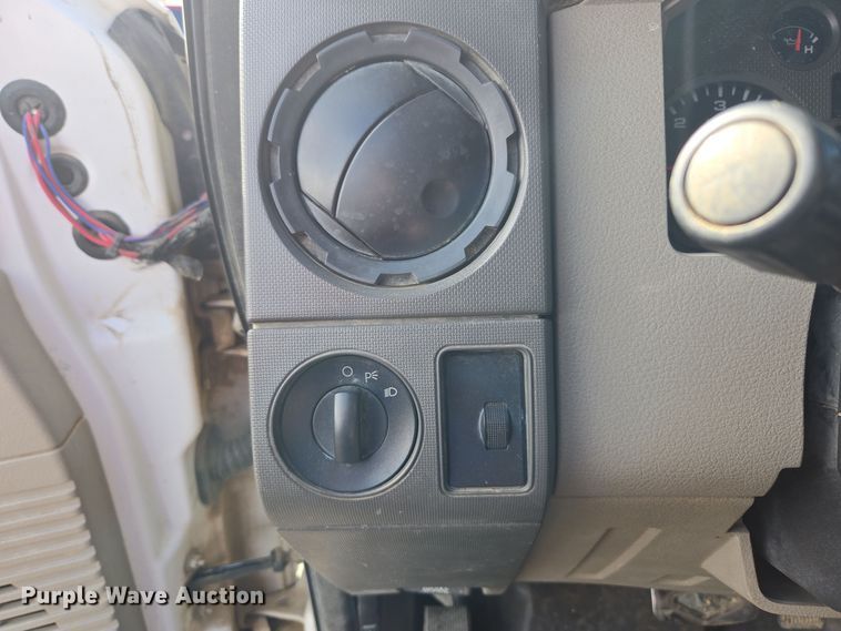 image for item DT7001 2008 Ford F250 Super Duty XL utility bed pickup truck